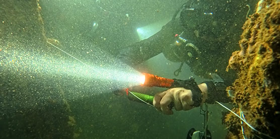 虎鲸X7 ORCA橙专业潜水手电筒深度测评【转载】