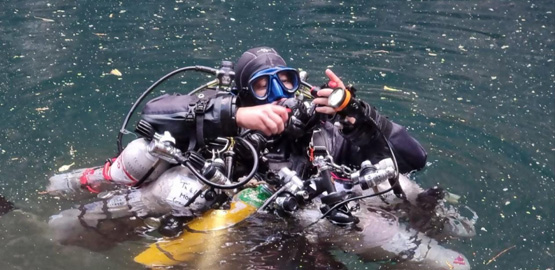 世界最深女潜水员创造新纪录